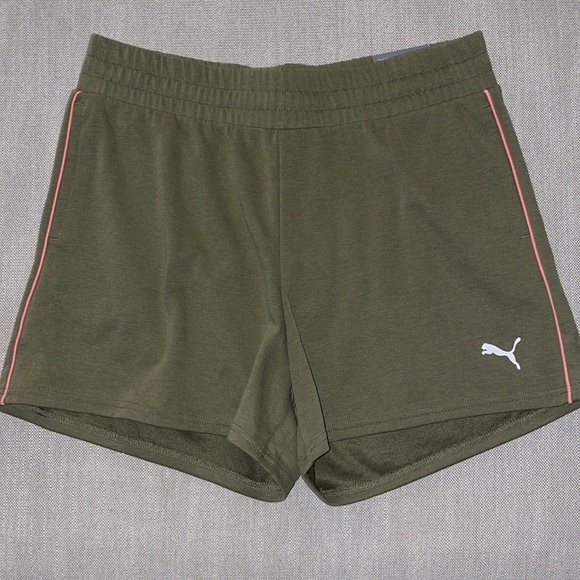 NWT— PUMA— SHORTS— OLIVE GREEN— SIZE L— MATCHING TOP— SET - Picture 1 of 3